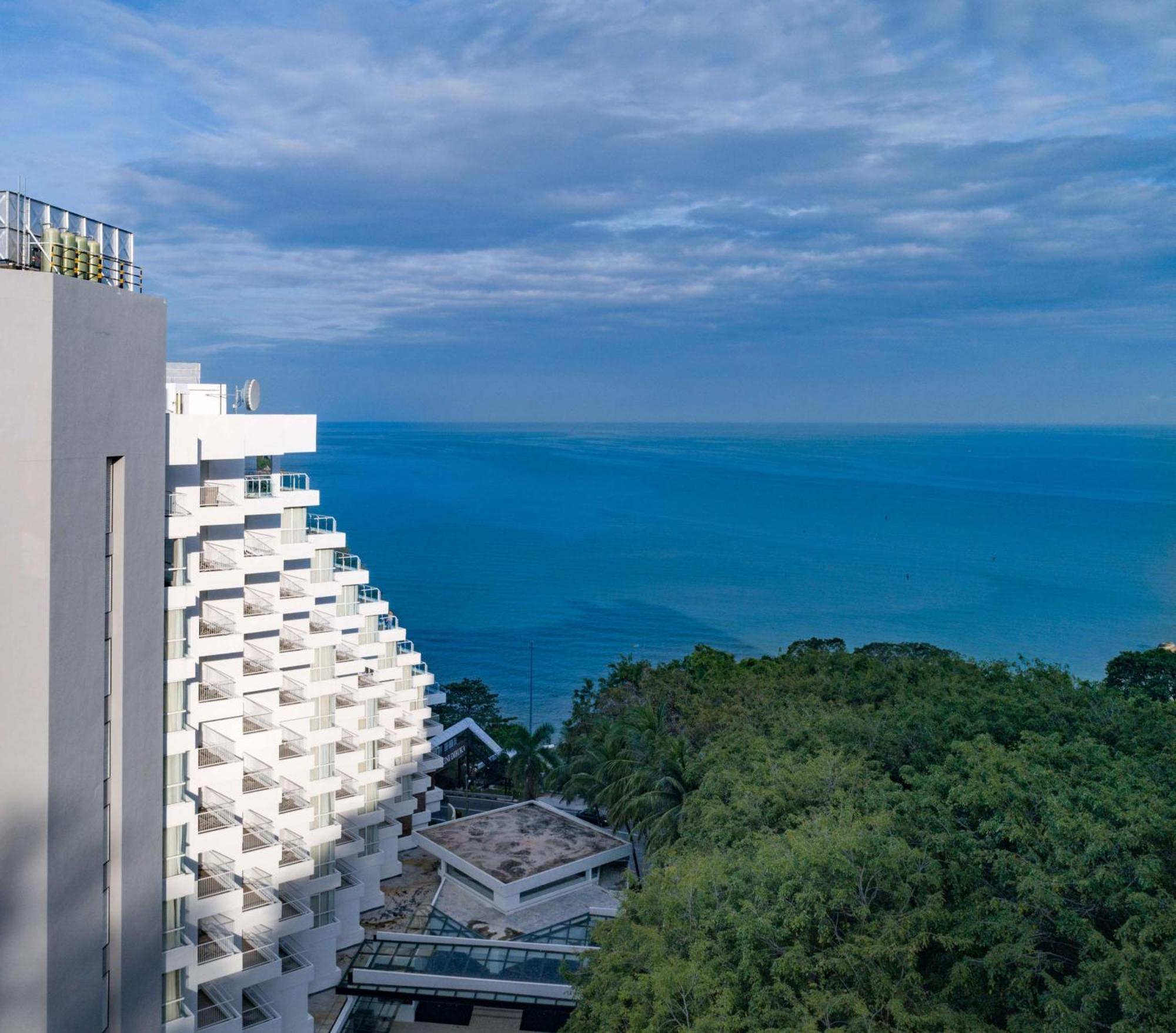 Doubletree Resort By Hilton Hotel Penang Бату-Ферринги Экстерьер фото